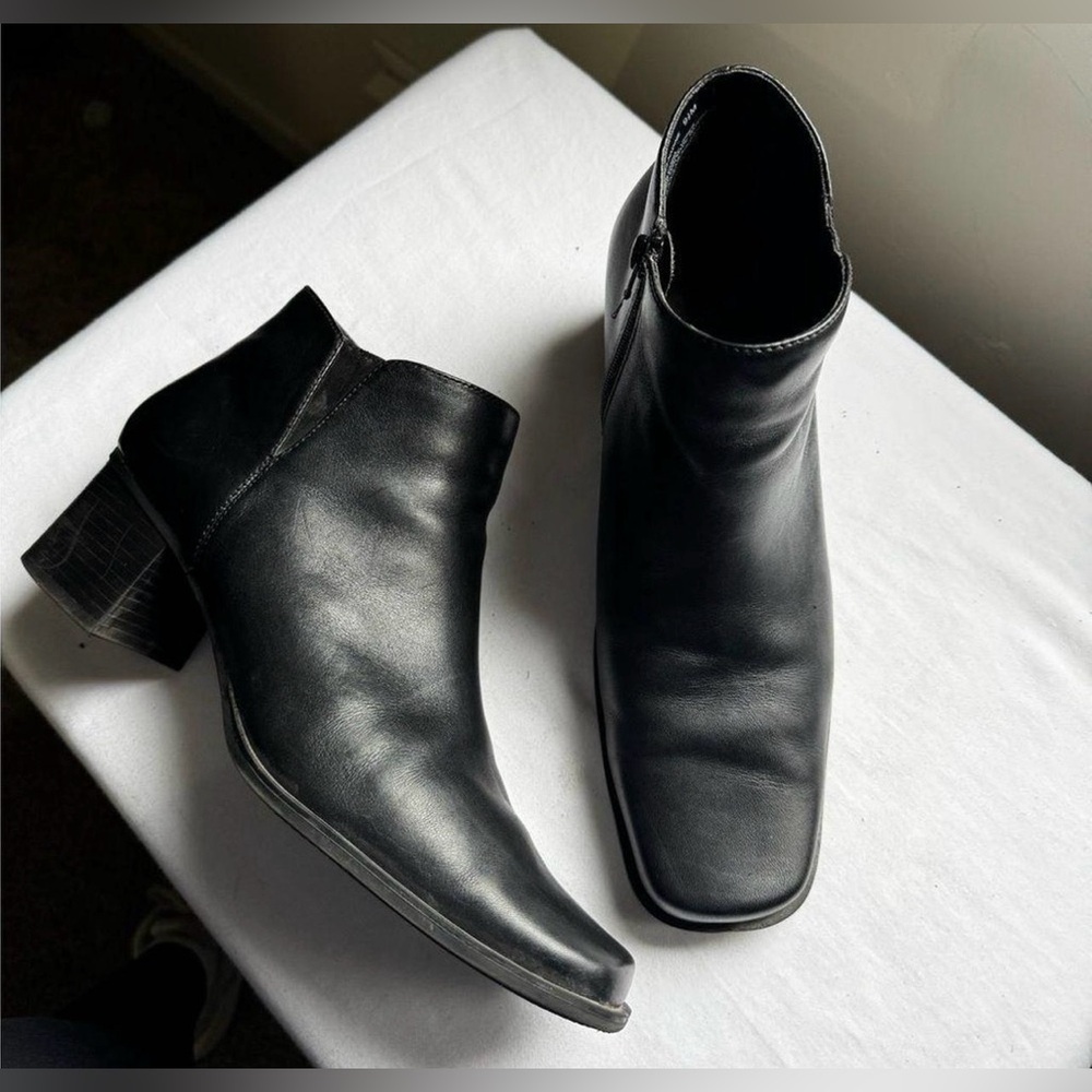 Vintage 90s Bass ChunKy HeeL SofT BLackLeather Ankle Booties Square Toe Size 9.5
